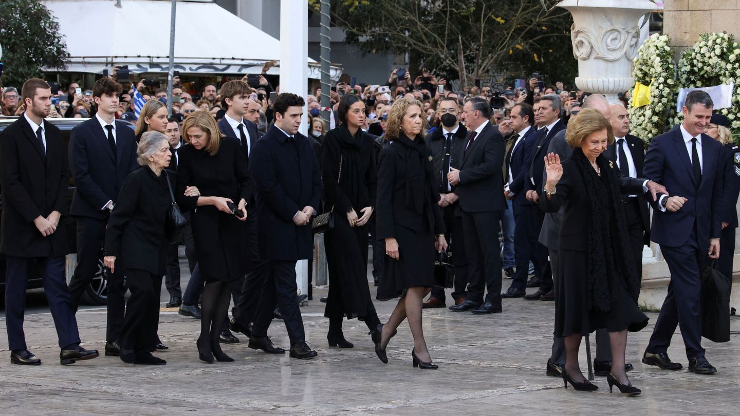 La familia del rey Felipe VI, en el funeral de Constantino de Grecia. (Reuters/Louiza Vradi)