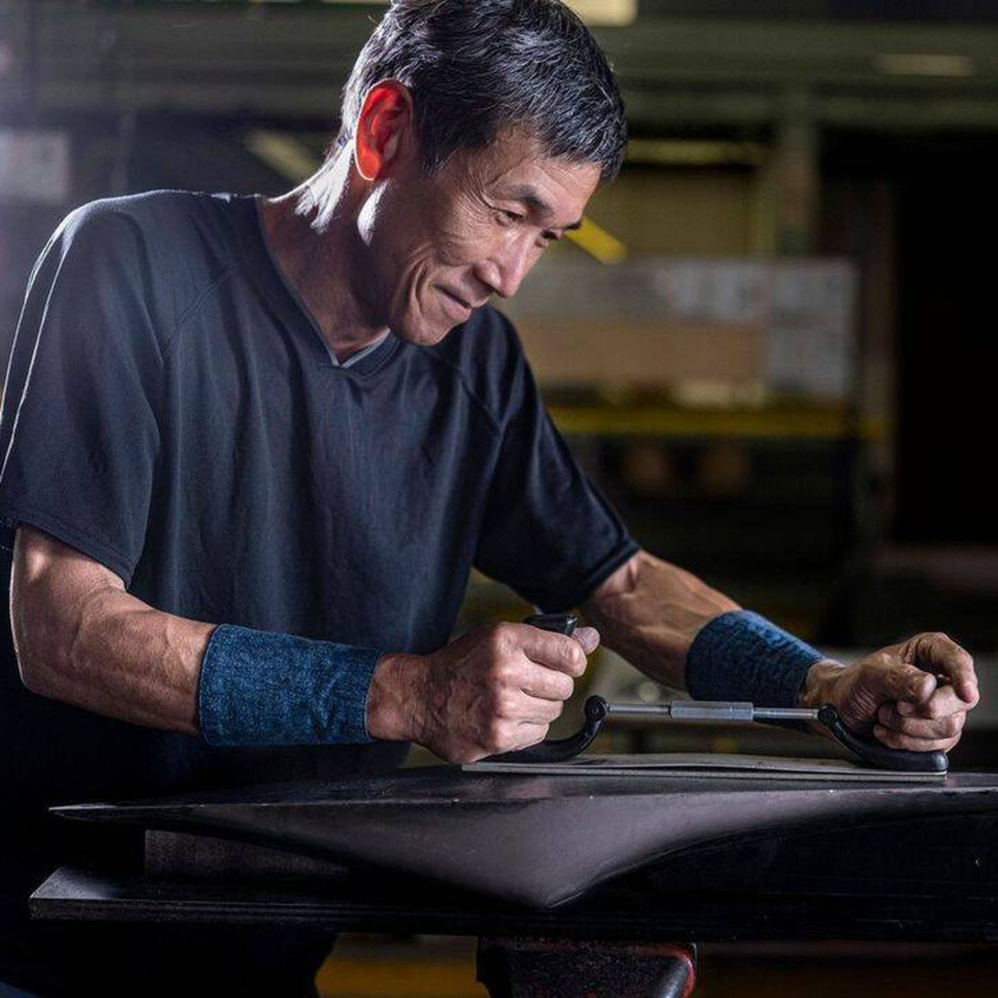 Yutaka Kawano, maestro artesano experto en la manipulación del metal. (Cortesía)