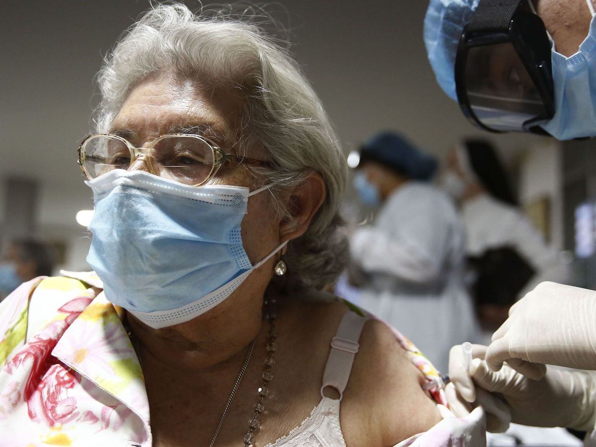 Foto: Vacuna contra el coronavirus en Medellín, Colombia. (EFE)
