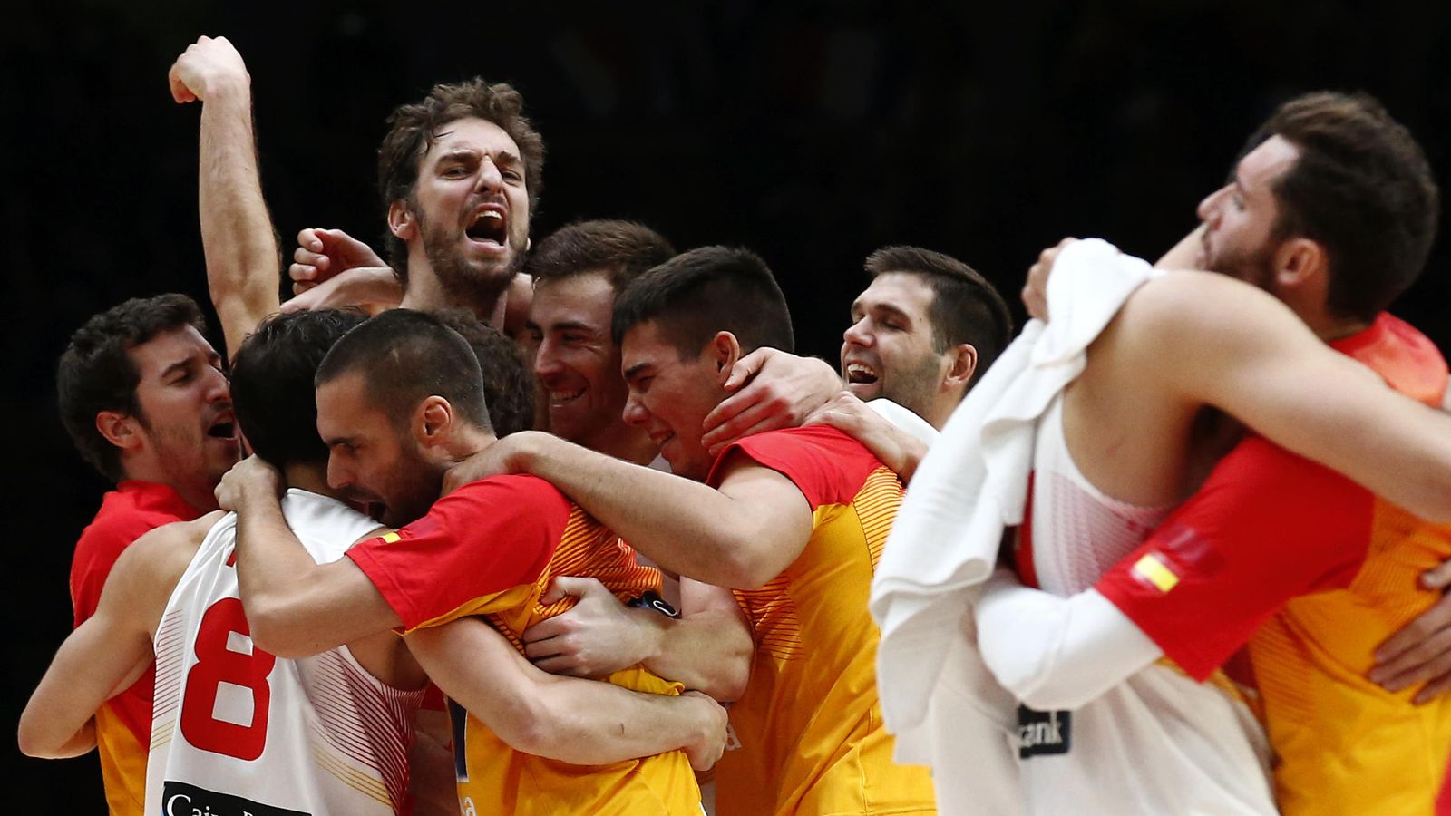 Foto: España celebra la clasificación para semifinales (Reuters)