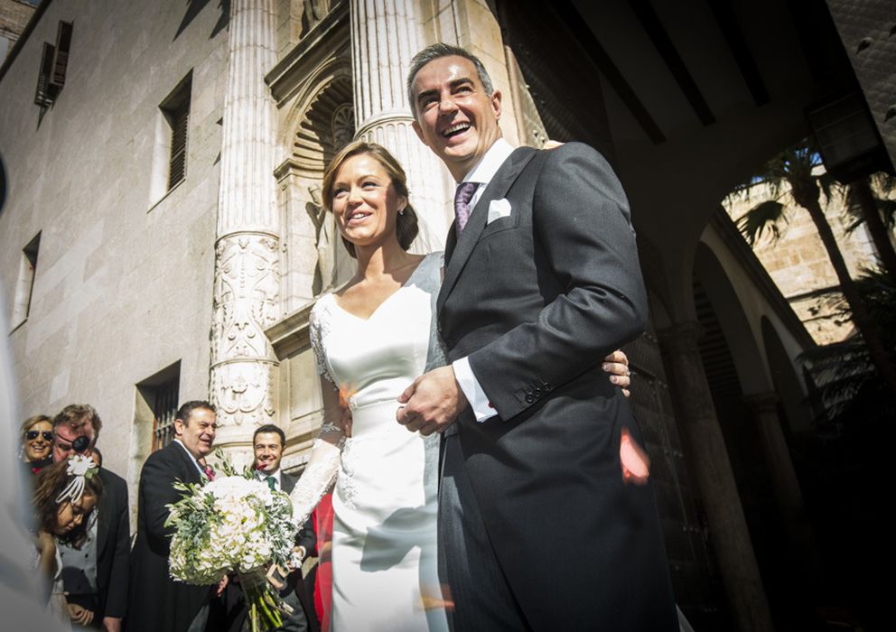 Foto: Ricardo Costa y Laura Chorro, en una imagen de su boda (Foto de Eva Máñez cedida por Valenciaplaza.com)