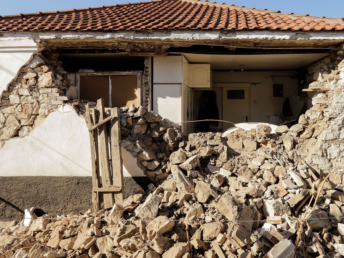 Los escombros de un edificio tras el terremoto del 3 de marzo de 2021. (EFE) 
