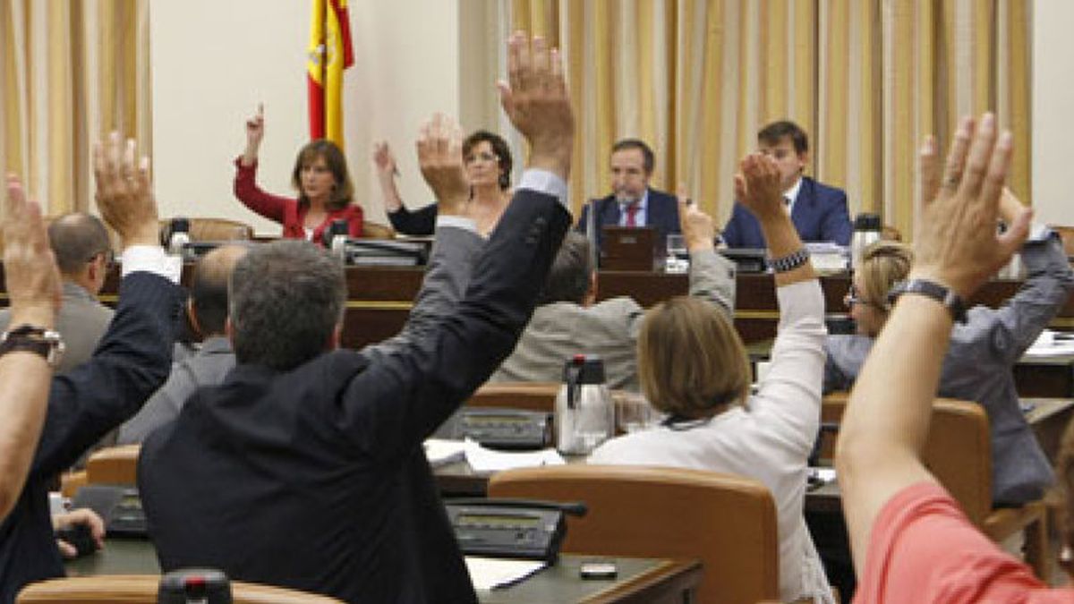 El PSOE se quita los complejos y da barra libre a los despidos
