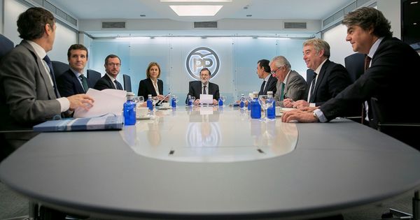 Foto: El presidente del Gobierno y presidente del PP, Mariano Rajoy (c), durante la reunión del Comité de Dirección. (EFE)