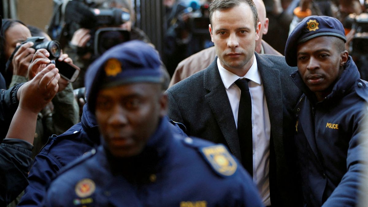 Oscar Pistorius sale de la cárcel casi once años después de asesinar a su novia