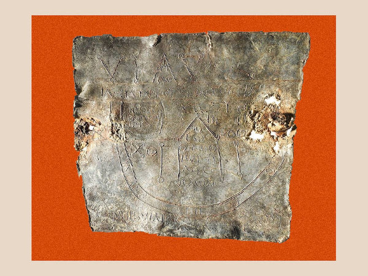 Foto: Tablilla de maldición romana, encontrada en Tongeren (Bélgica), Museo Galorromano de Tongeren. (Wikipedia)