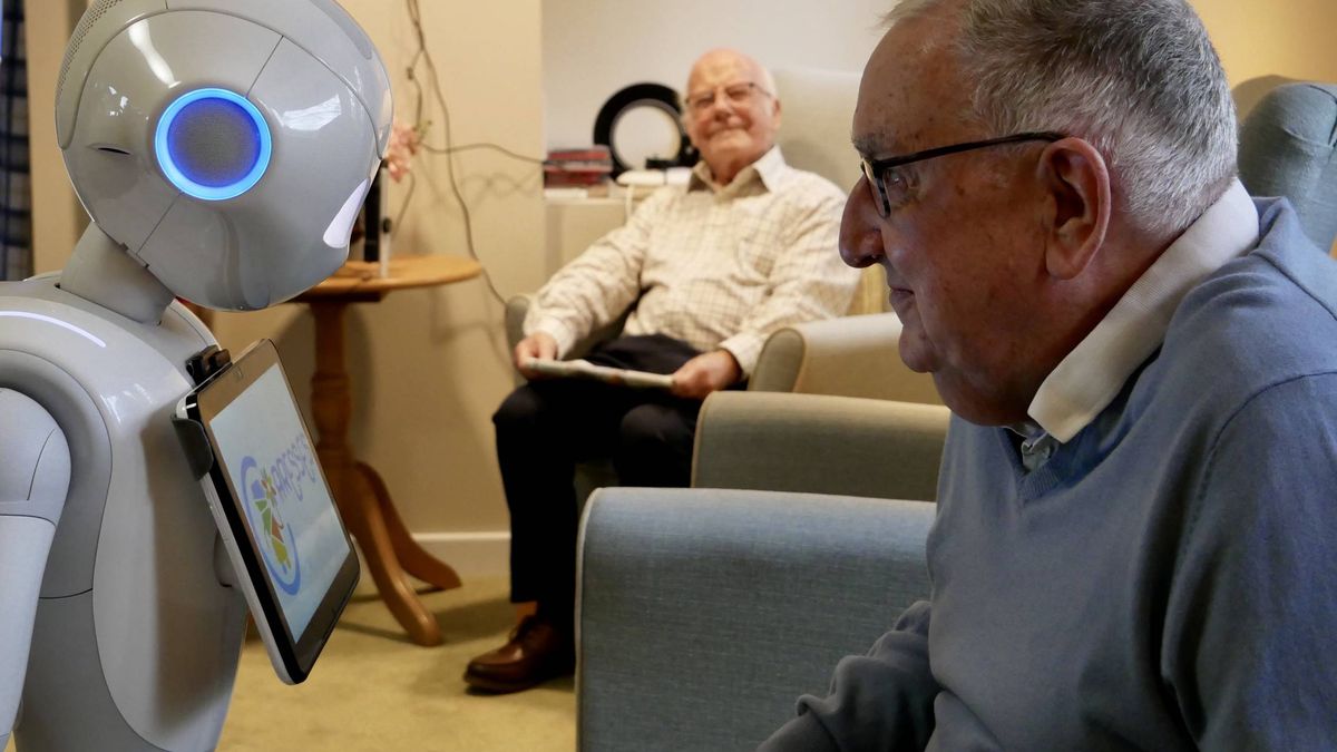 Robots que ayudan a paliar la soledad en residencias: ¿solución o inmoral?