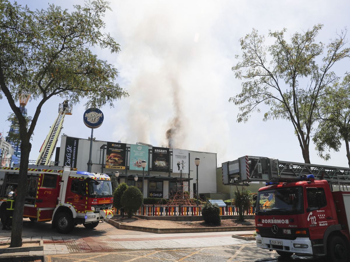 grueso explotar empujoncito Controlado el incendio en un centro comercial de Las Rozas (Madrid)