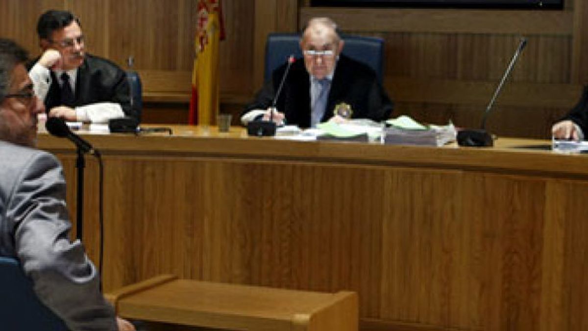 El juez impide que Eguiguren hable en la Audiencia de sus contactos con Otegi