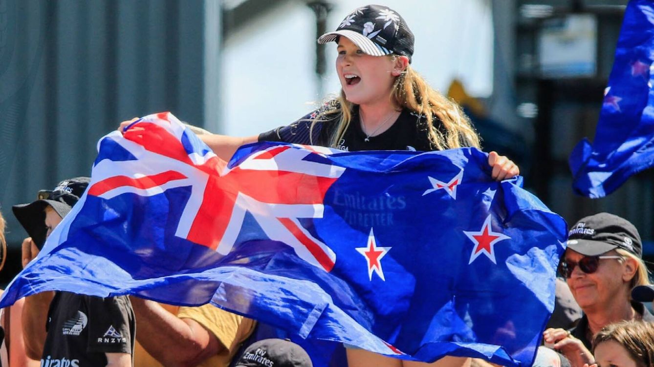 Foto: Aficionados apoyan al Team New Zealand en la 36.ª America's Cup de Auckland. 