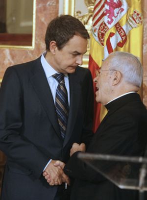 El nuncio a Zapatero: “Usted manda, presidente”