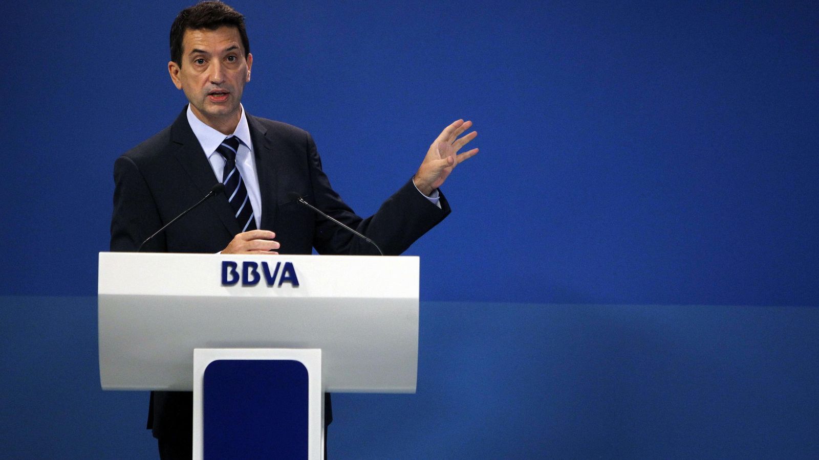 Foto: El economista jefe de Economías Desarrolladas de BBVA Research, Rafael Doménech, durante la presentación en rueda de prensa de un informe. (EFE)