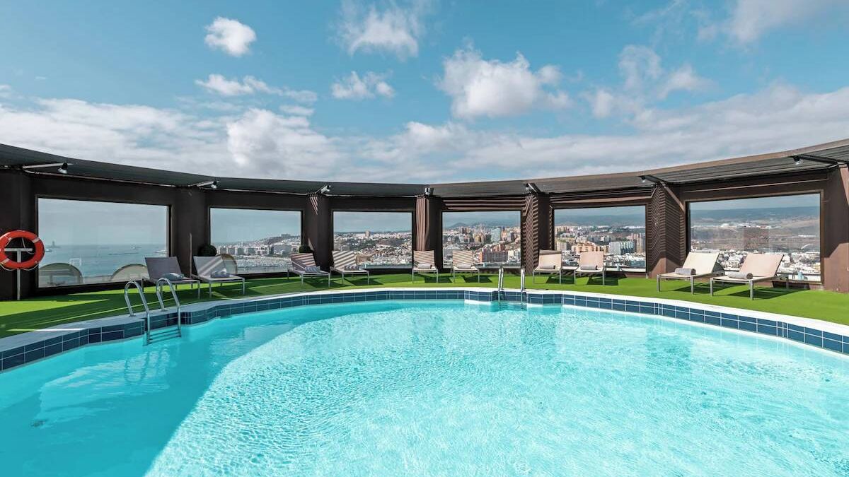 El emblemático hotel de Gran Canaria que reabre tras seis meses de obras: piscina con chorros de masaje y vistas al Atlántico