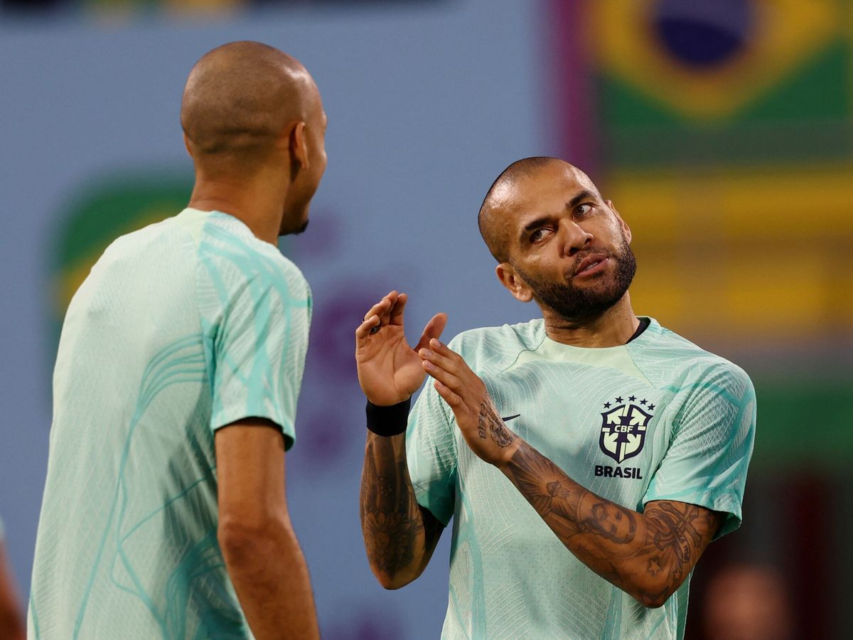 Foto: Dani Alves durante un entrenamiento con Brasil en el mundial de Qatar. (Reuters/Lee Smith)