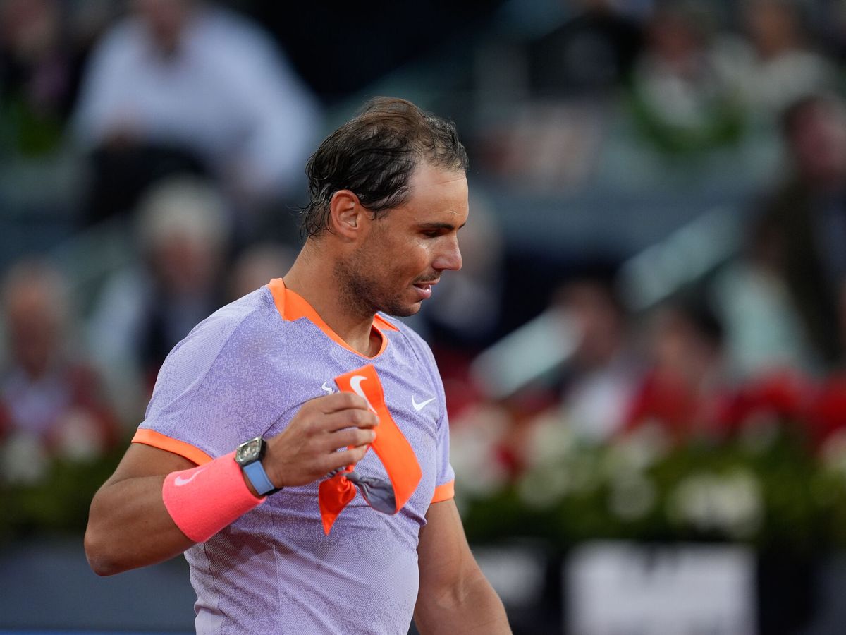 Foto: Nadal, tras caer en Madrid contra Jiri Lehecka. (AFP7)