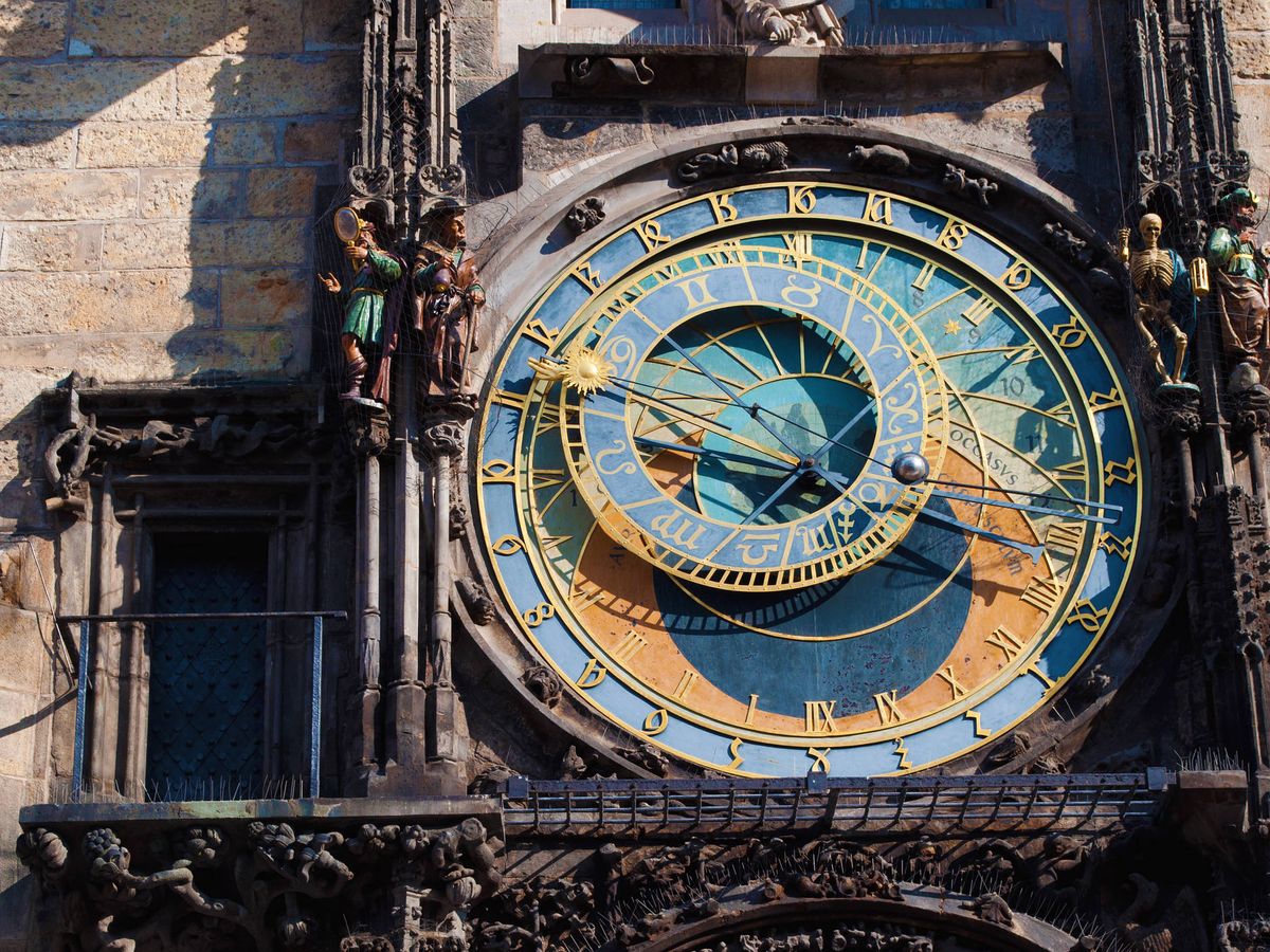 Foto: El reloj de Praga, con los símbolos del Zodíaco. (iStock)