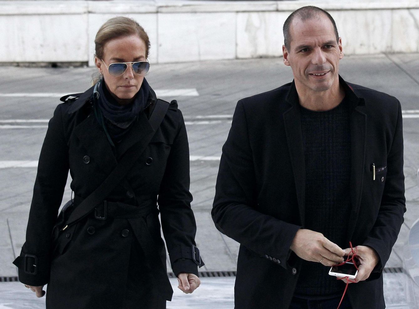Foto: El ministro de Economía griego, Yanis Varufakis, y su esposa, la artista y fotógrafa Danae Stratou (Reuters)