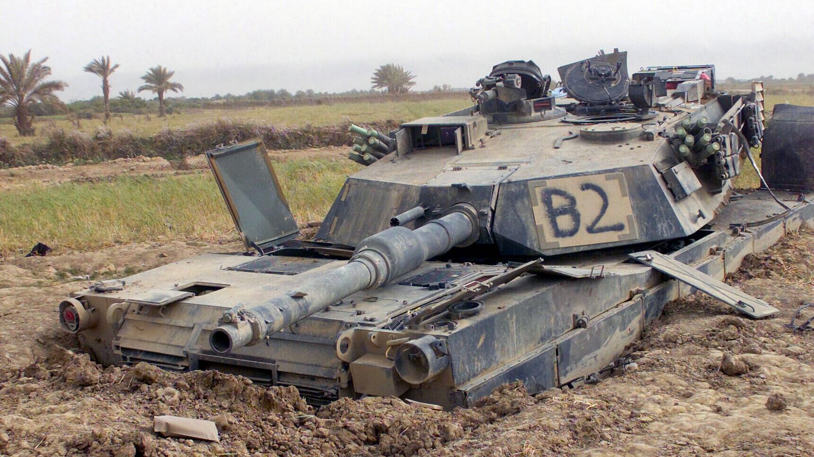 Abrams M1A1 destruido, cerca de Sayyid Abd, Iraq. (Sargento Howard J. Farrell, Cuerpo de Infantería de Marina de los Estados Unidos)