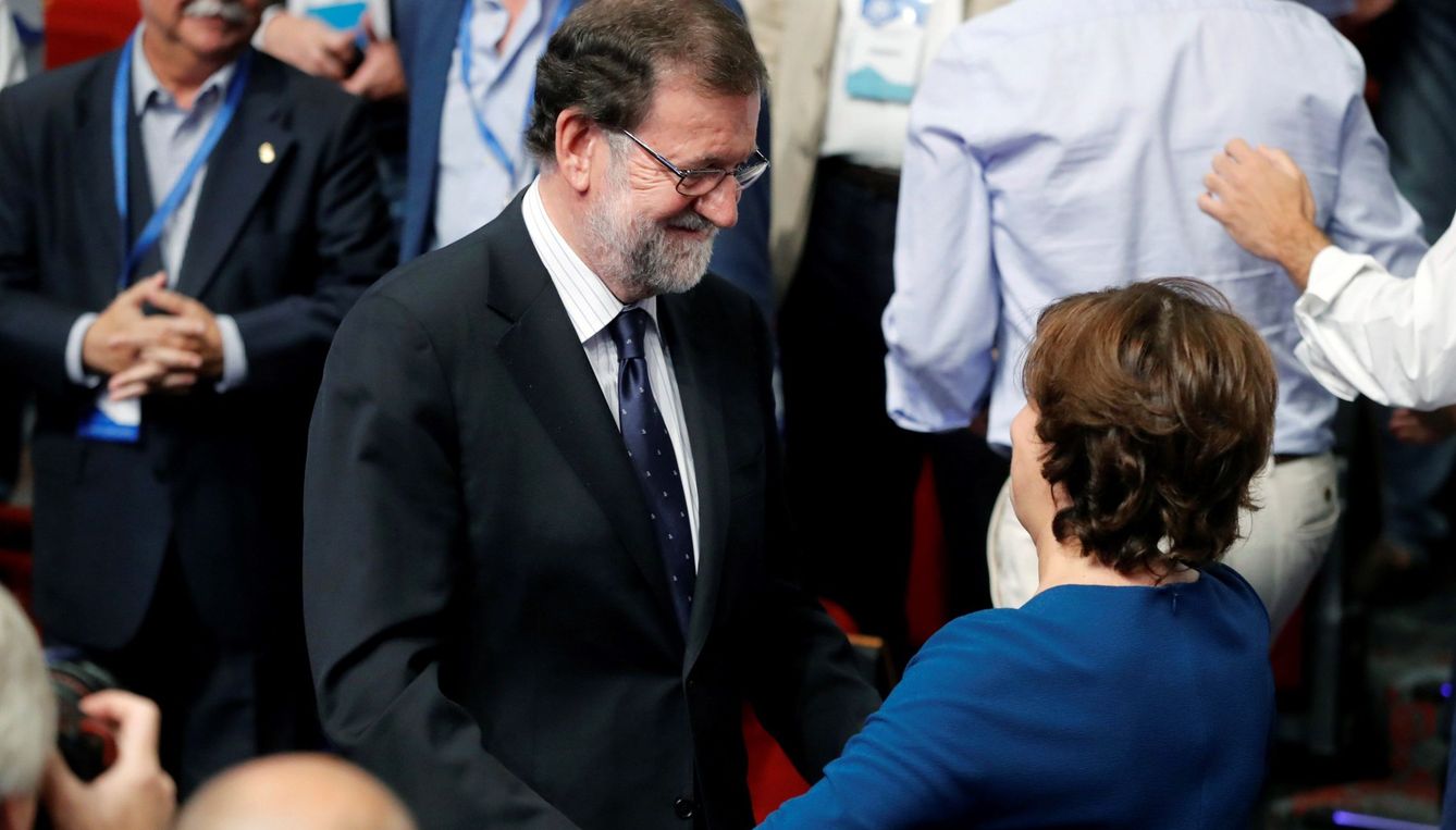 El expresidente del Gobierno Mariano Rajoy, junto a Soraya Sáenz de Santamaría. (EFE)