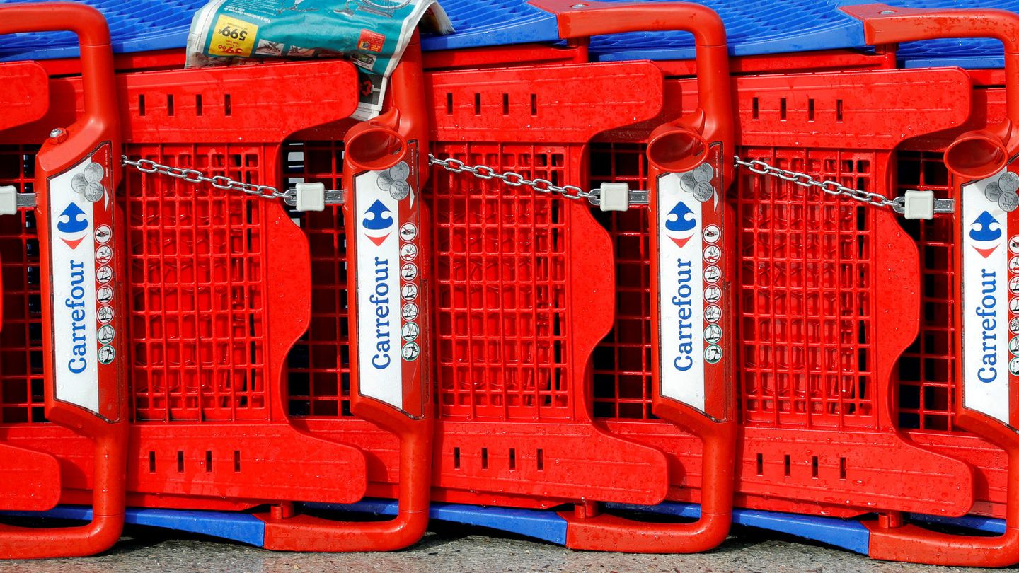 Carros de la compra de Carrefour. (Reuters)
