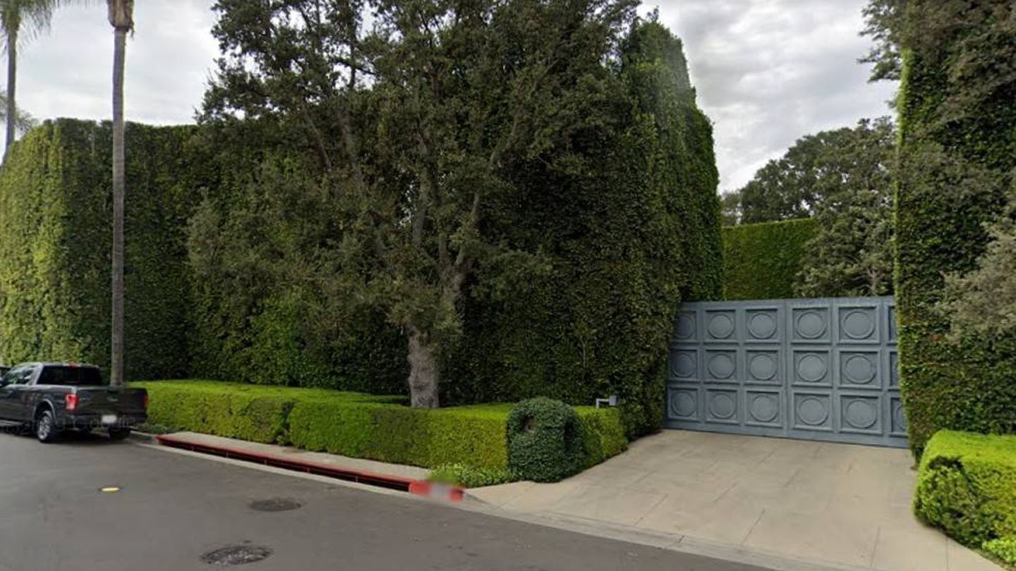 La entrada de la mansión, en Beverly Hills. (Google Maps)