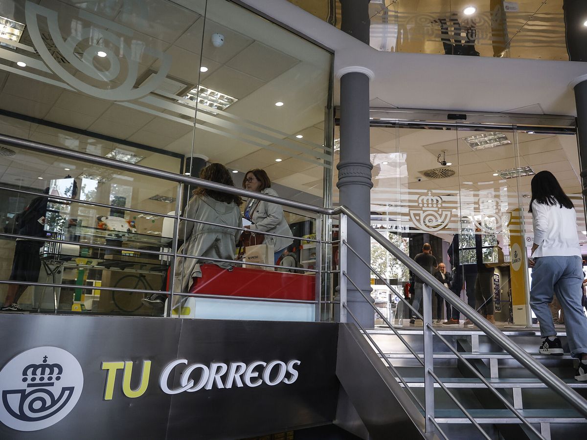 Foto: Puedes acudir a cualquier oficina de Correos en toda España. (Europa Press/Rober Solsona)