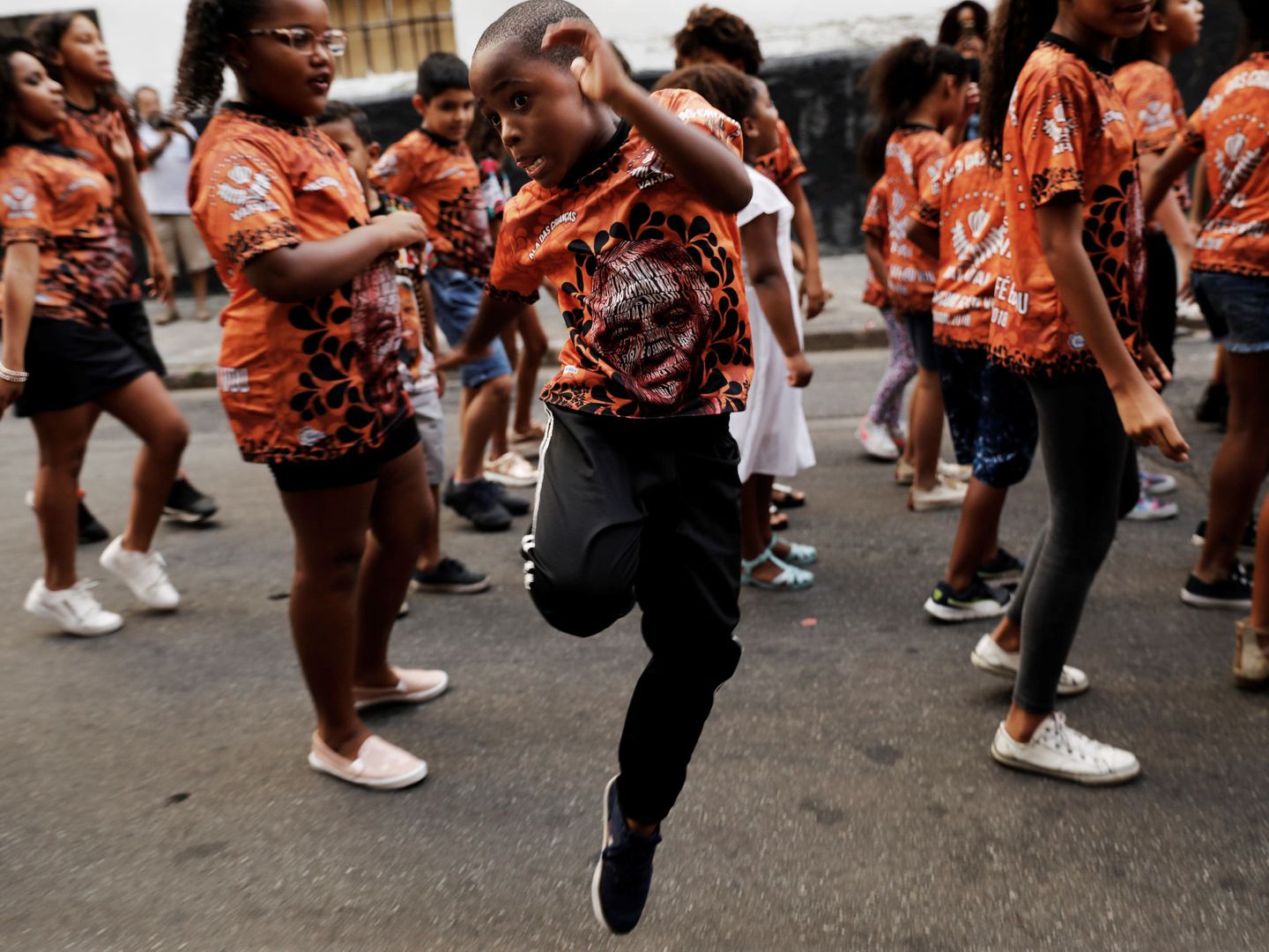 Niños durante un ensayo de la escuela de samba Vai Vai, en Sao Paulo. (Reuters)