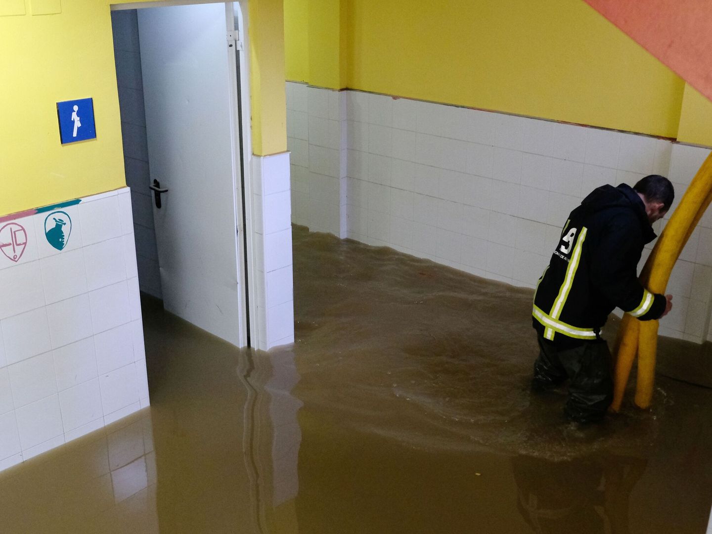 Inundaciones en Asturias. (Foto: EFE/Paco Paredes) 