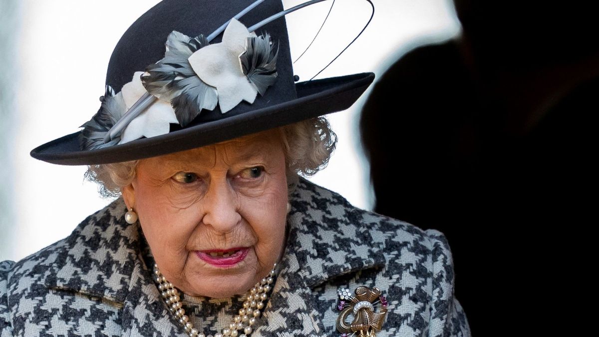 El día en que Isabel II se escondió detrás de un arbusto: ¿de quién huía?
