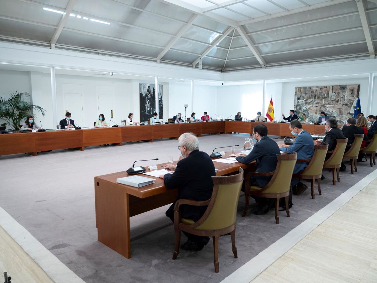 Foto: Pedro Sánchez preside el primer Consejo de Ministros presencial desde la declaración de alarma, este 9 de junio en la Moncloa. (Borja Puig | EFE)