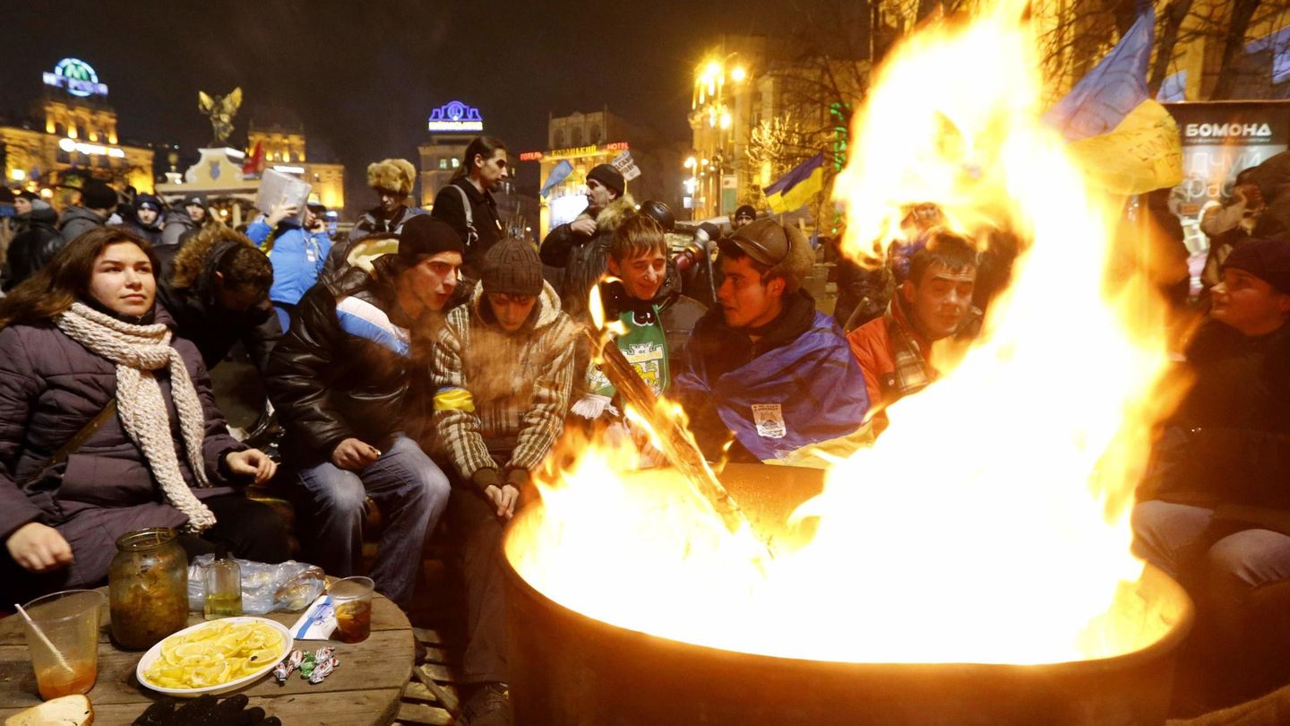 Opositores ucranianos pro-UE en la Plaza de Independencia de Kiev (Reuters).