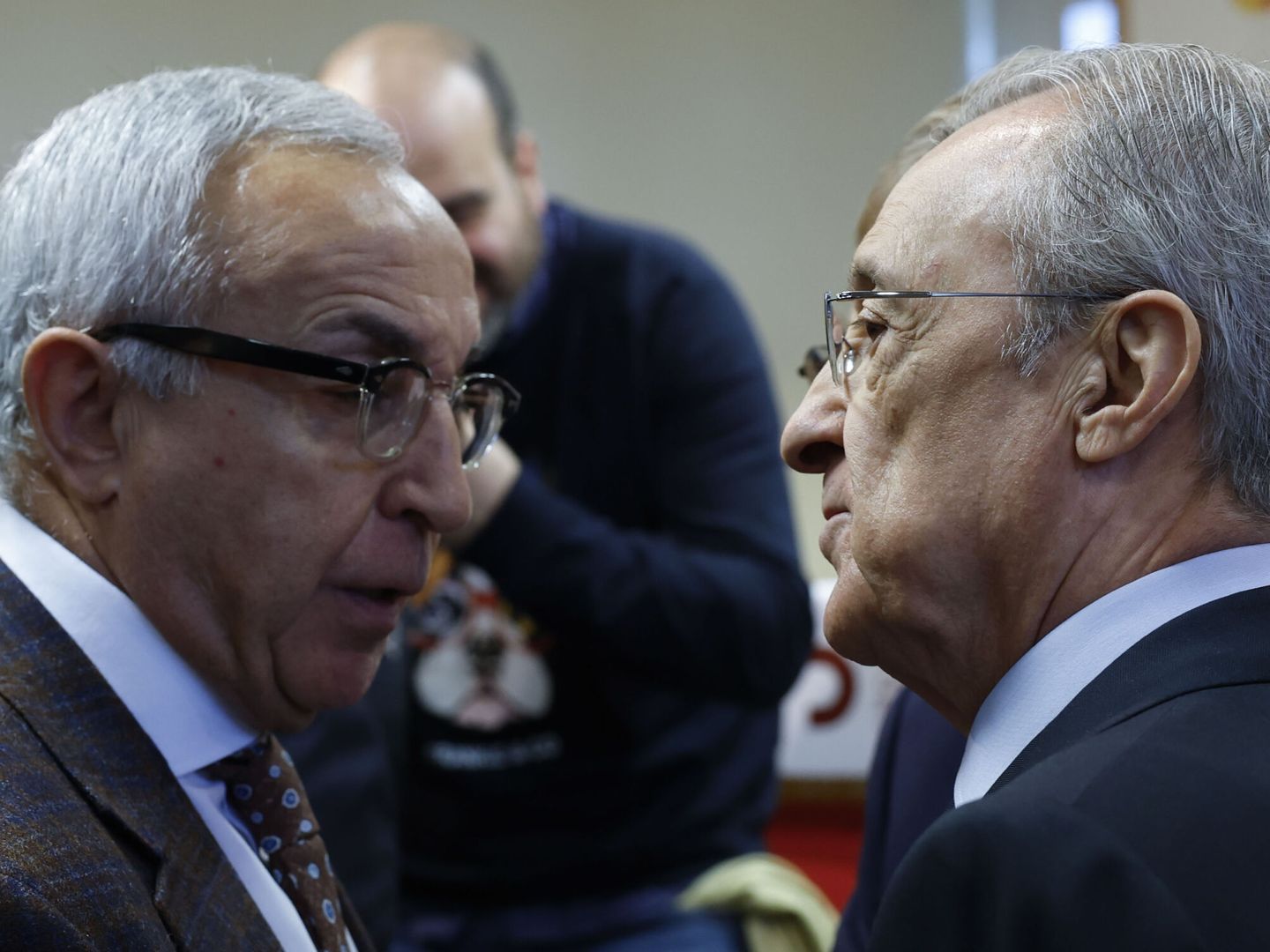 Alejandro Blanco y Florentino Pérez, en la toma de posesión de Uribes. (EFE/JJ Guillén) 