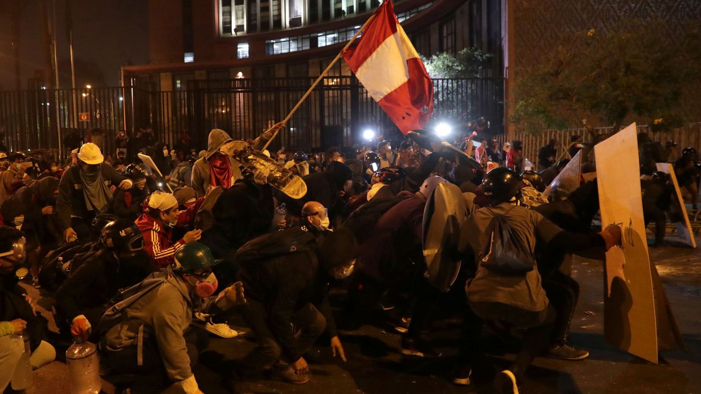 Las protestas en Perú tras la destitución del presidente Martín Vizcarra. (Reuters)