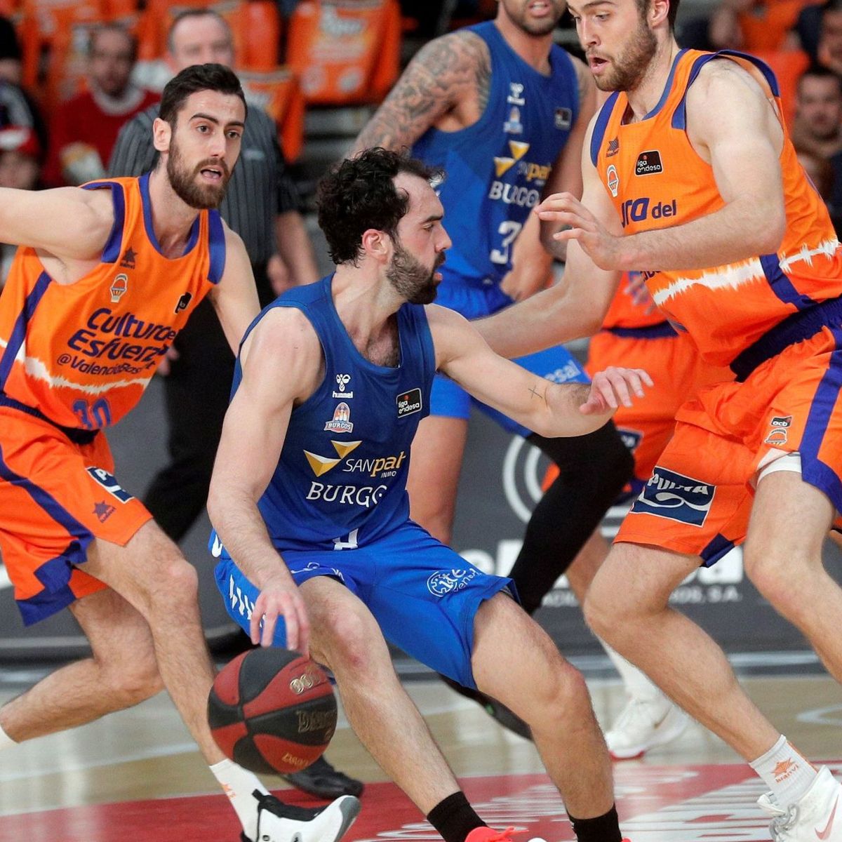 El Valencia Basket desafía a Sanidad por el coronavirus y jugará con público