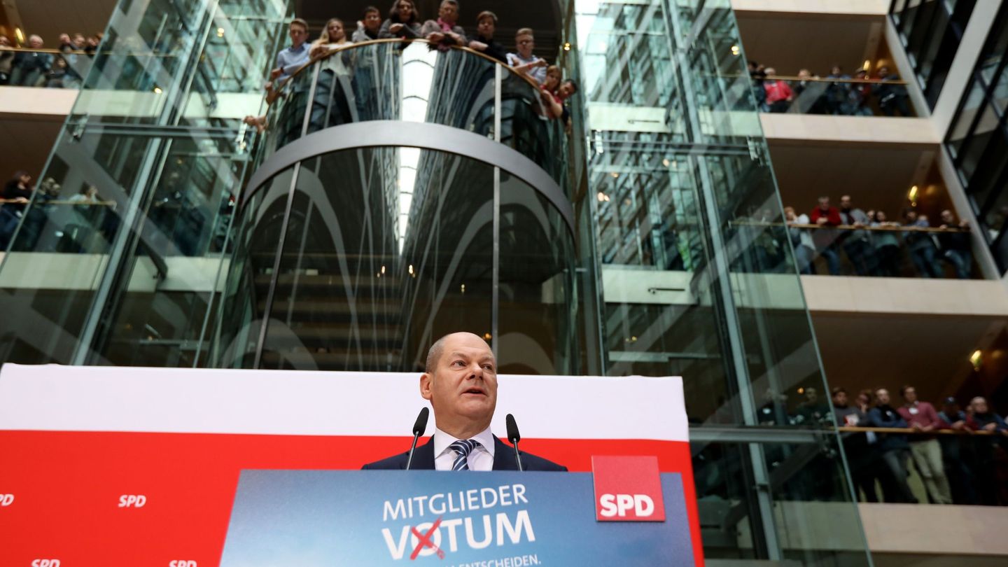 Olaf Scholz, presidente interino del SPD, en una rueda de prensa para anunciar la decisión de las bases. (EFE)