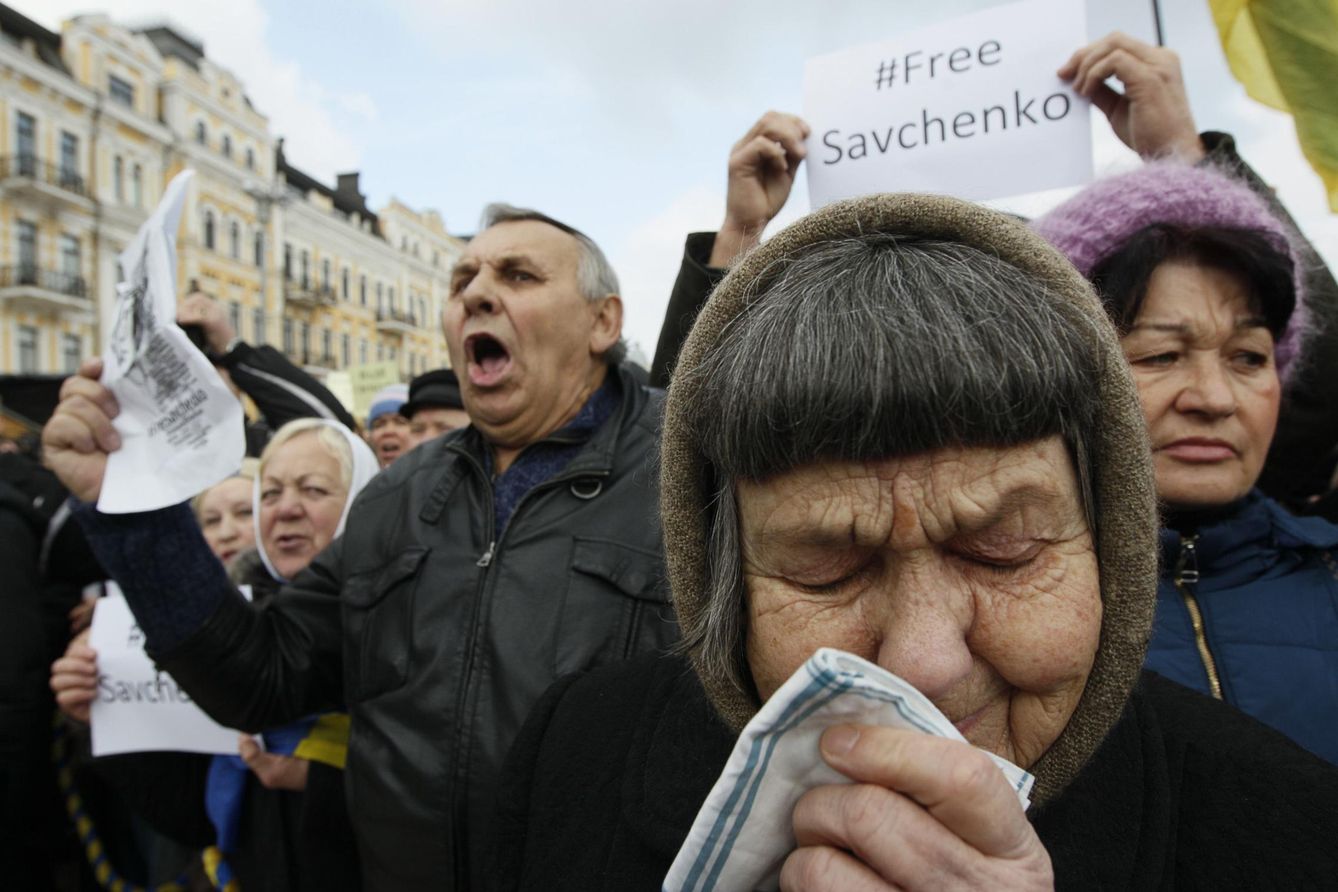 Maria Savchenko durante una protesta en Kiev para exigir la liberación de su hija (Reuters).