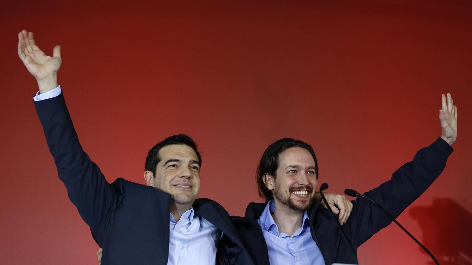 Foto: Alexis Tsipras y Pablo Iglesias durante el mitin de final de campaña de Syriza el pasado mes de enero en Atenas. (Reuters)