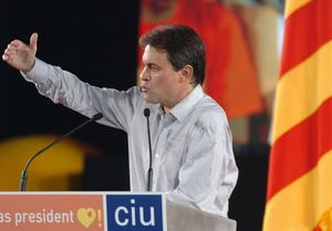 ‘Guerra’ de encuestas en Cataluña para movilizar ala abstención ¿Por cuanta diferencia ganará Mas?