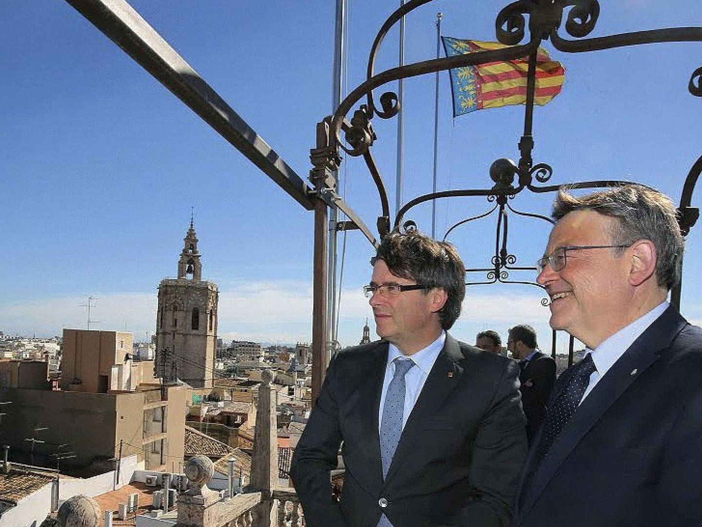 Carles Puigdemont y Ximo Puig, cuando se reunieron en el Palau de la Generalitat en 2016. (EFE)