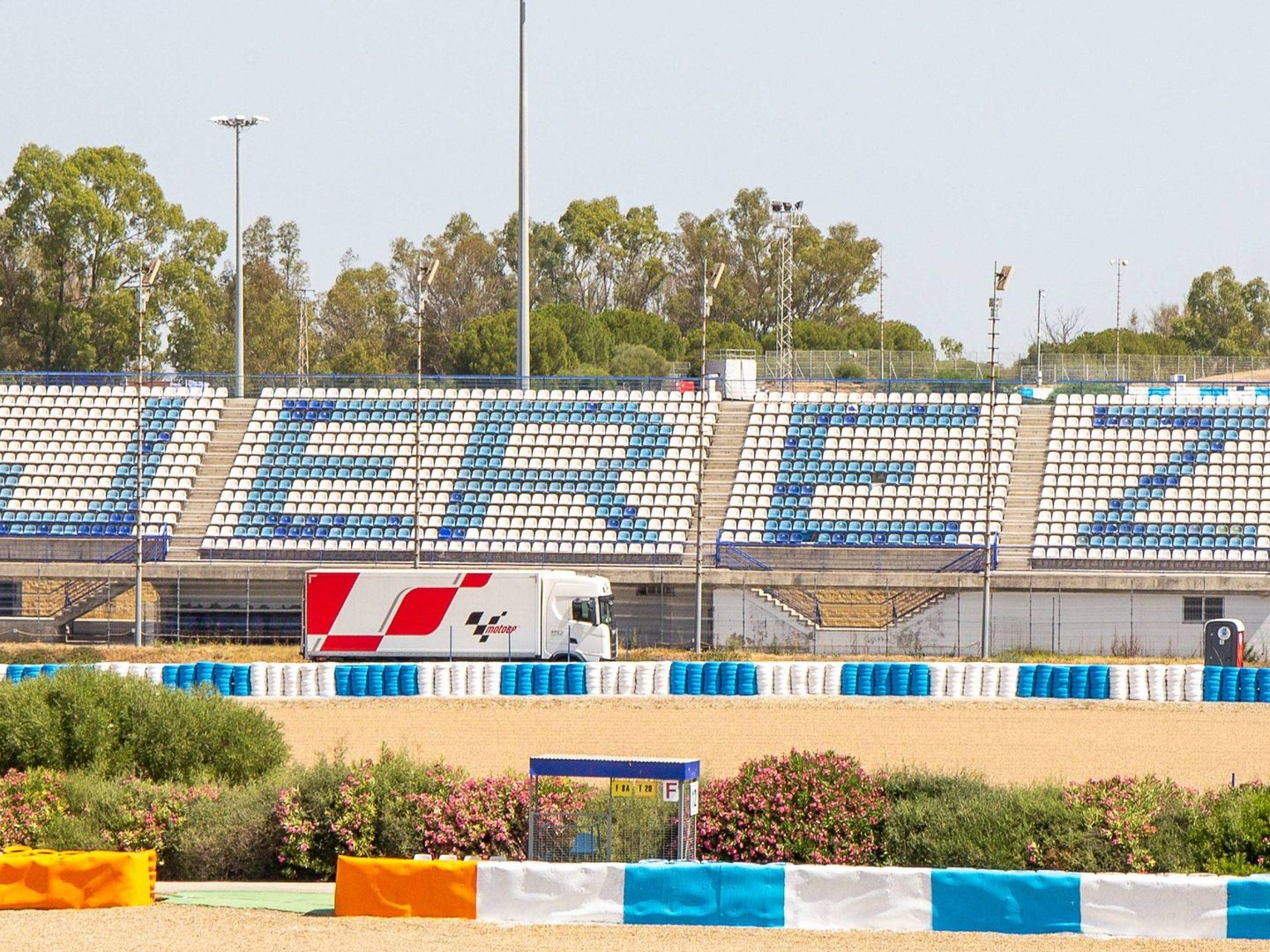 Las gradas de Jerez estarán vacías durante los dos próximos fines de carreras. (Cordon Press)