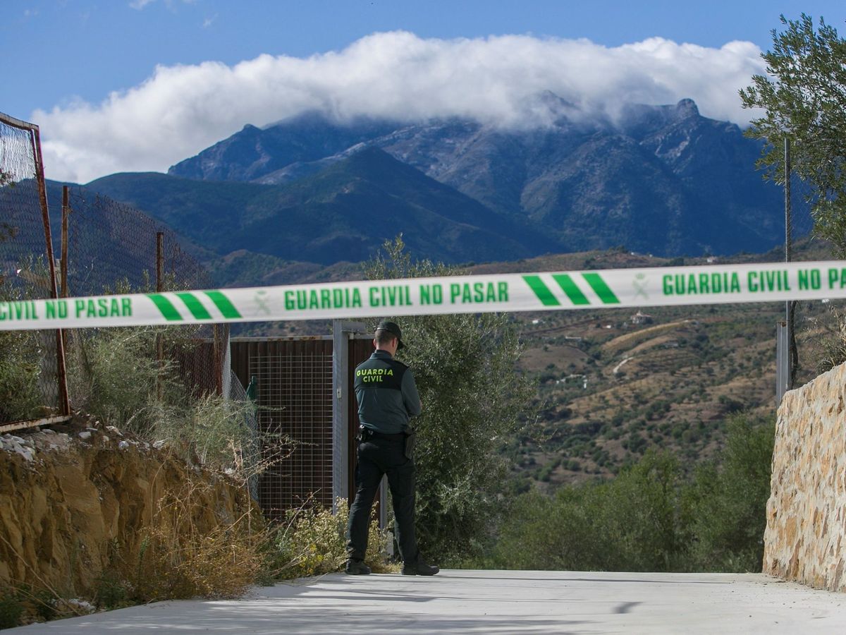 Foto: Imagen de archivo de un guardia civil en una zona acordonada. (EFE/Álvaro Cabrera)
