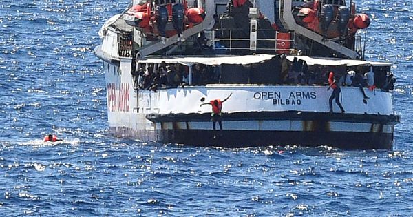 Foto: Open Arms cerca de Lampedusa (Reuters)