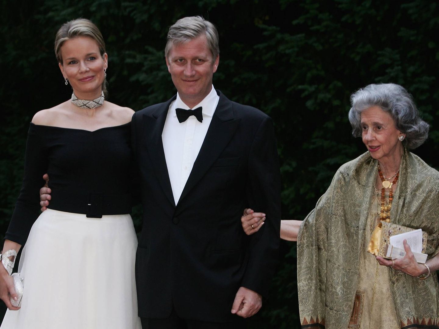 La reina Fabiola, junto a Felipe y Matilde de Bélgica, en 2006. (Getty)