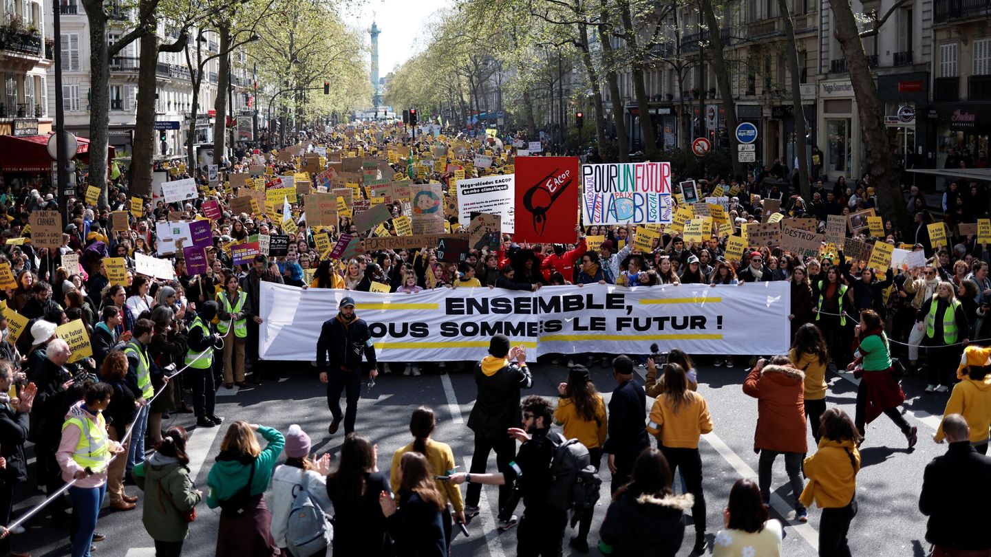 Manifestación por una mayor acción climática en París. (Reuters/B. Tessier)