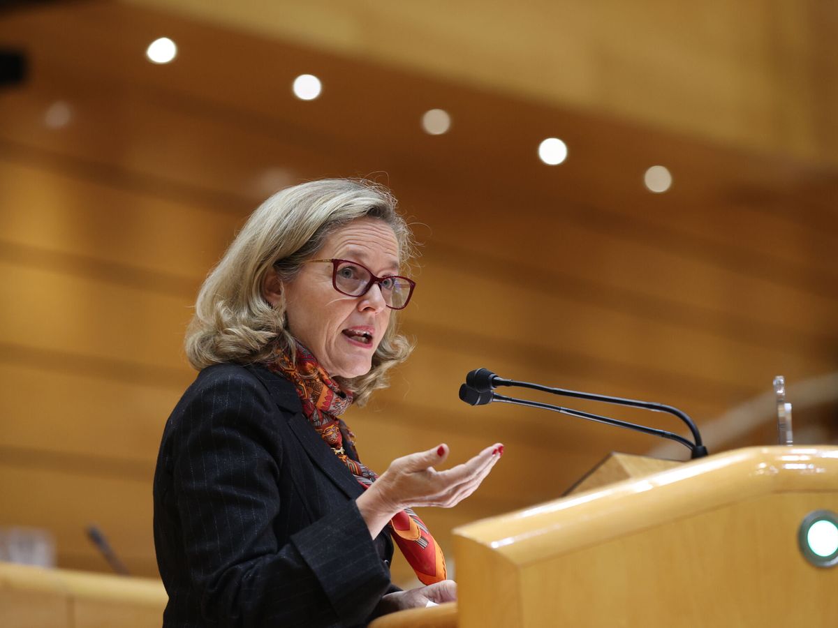 Foto: La vicepresidenta Calviño, en el pleno del Senado. (EFE/Kiko Huesca)