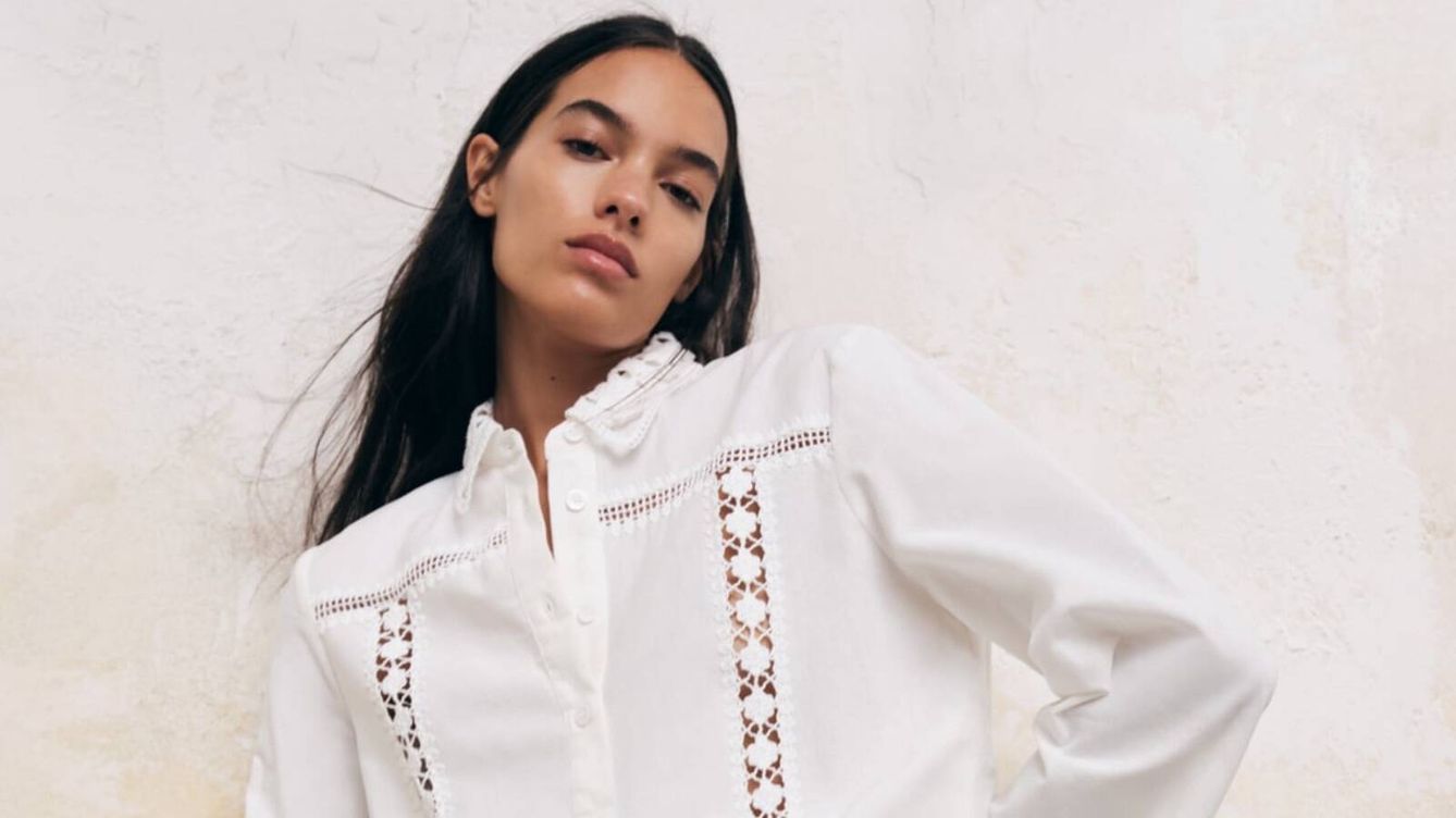 El short y la camisa blanca de Zara que lleva la tendencia de crochet a otro nivel