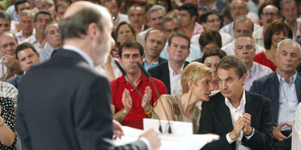 Foto: Zapatero es ya un presidente interino mientras Rubalcaba mueve los hilos fuera del Gobierno