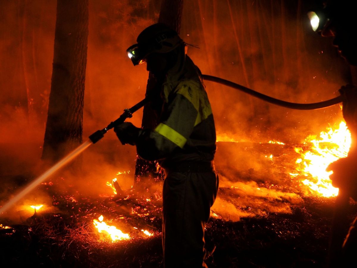 Foto: Incendio en Ribas de Sil. (EFE)