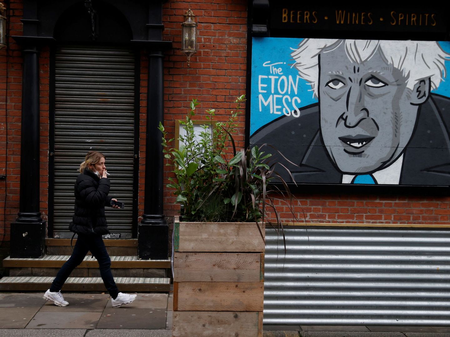 Un grafiti de Boris Johnson, en Mánchester. (Reuters)