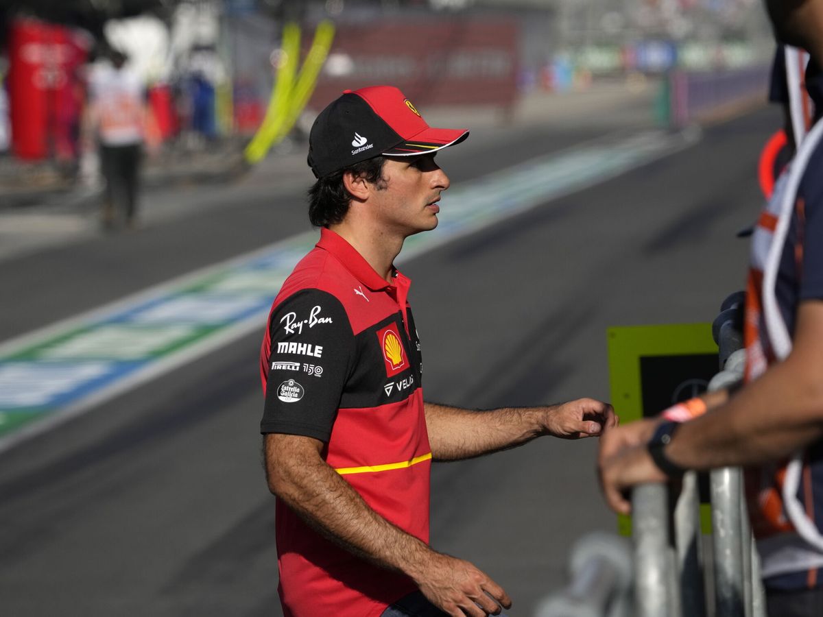 Foto: Carlos Sainz durante el Gran Premio de Australia. (EFE/Simon Baker)